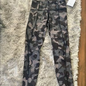 Athleta Camo 7/8 tight